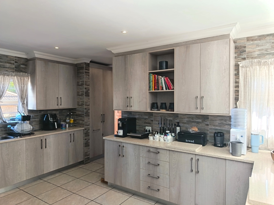 4 Bedroom Property for Sale in Dolphin Creek Golf Estate Western Cape